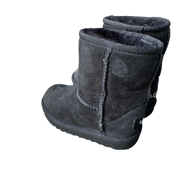 UGG Black suede boot size 7 toddler - Picture 4 of 9
